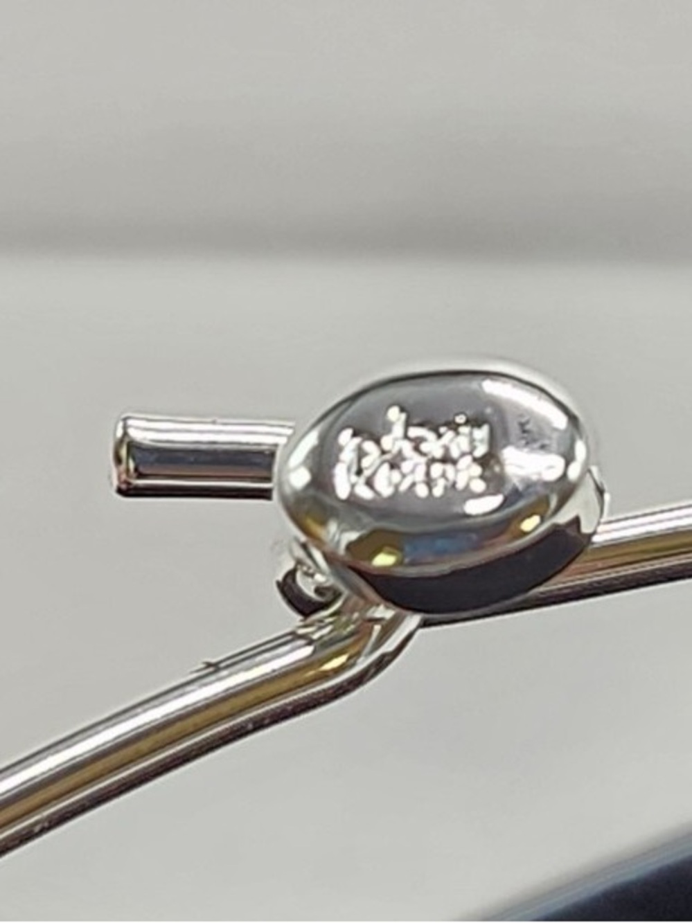 Signed Joan Rivers Gold Tone Tiger's Eye & White Cabochon Pendant Wire Necklace - Picture 6 of 8